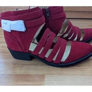 Red shoes YRU size 7